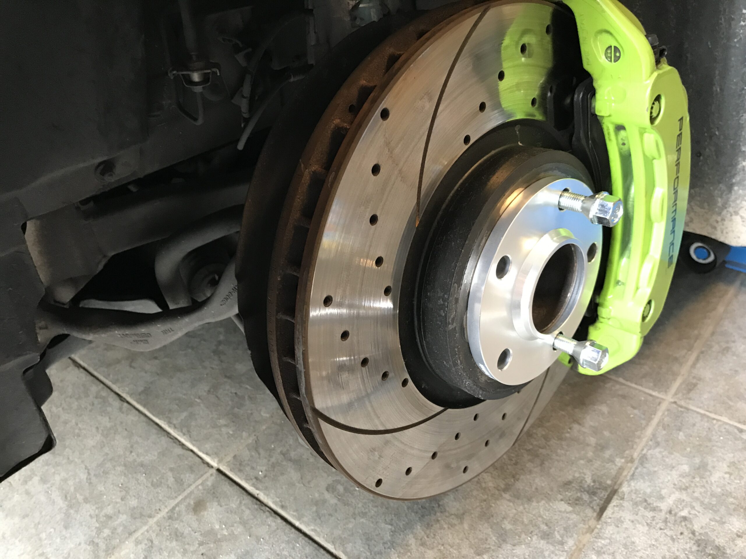 Big Brake Adaptery zacisków Porsche 6 tłoków 365x36mm BMW E9X, E8X, Z4 - obrazek 5