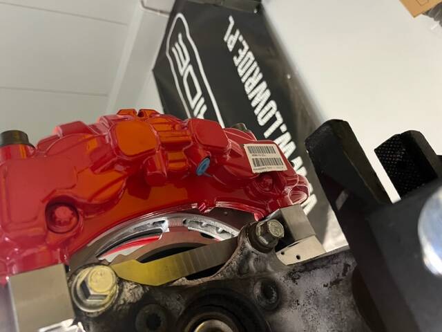 Big Brake Kit Przód Porsche 6 tłoków Lekki 370x32mm MQB Audi A3, S3 8V, VW Golf 7/7.5 GTI, R - obrazek 3