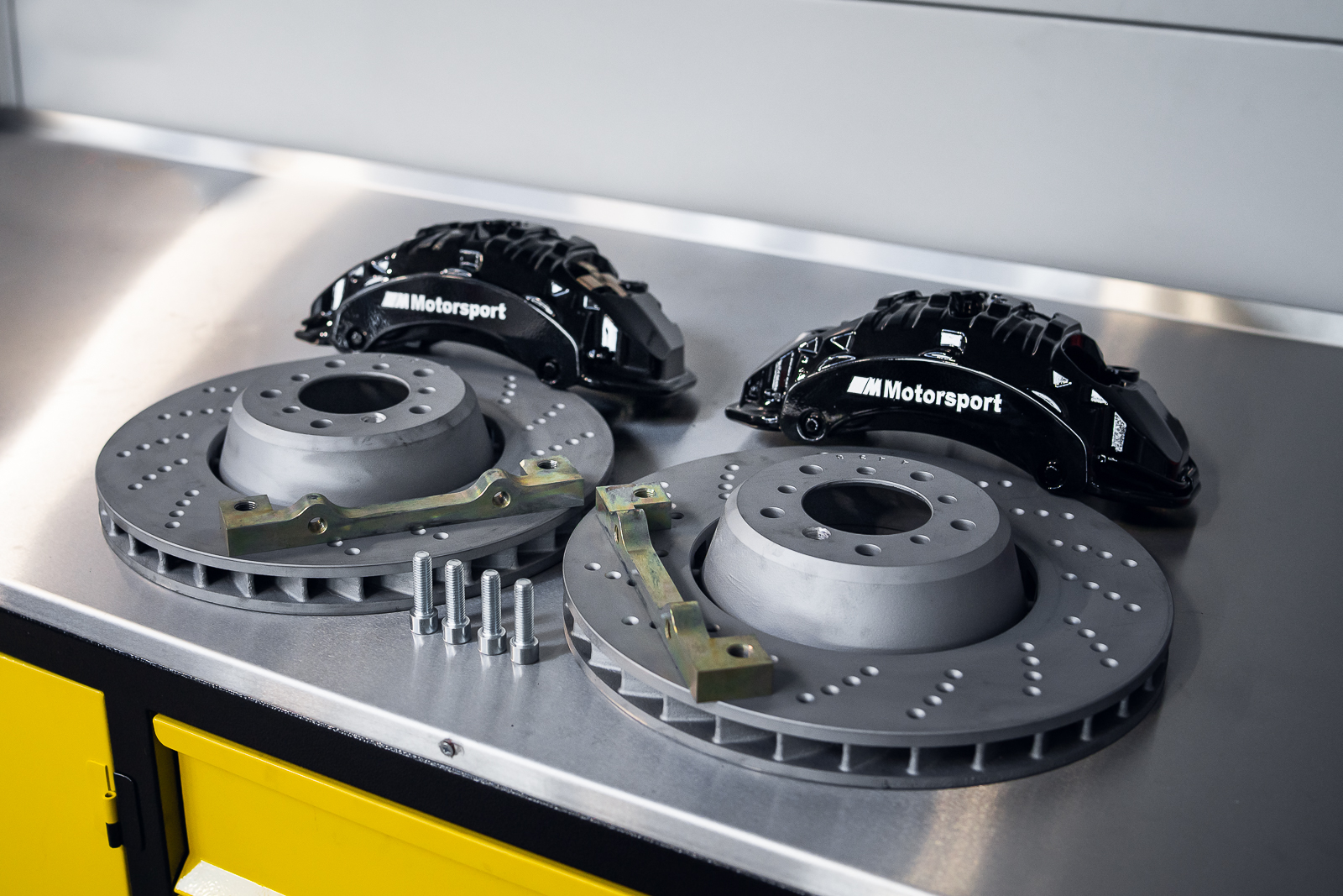 Big Brake Kit Przód Porsche 6 tłoków 374x36mm BMW E90, E91, E92, E93, E81, E82, E87, E88