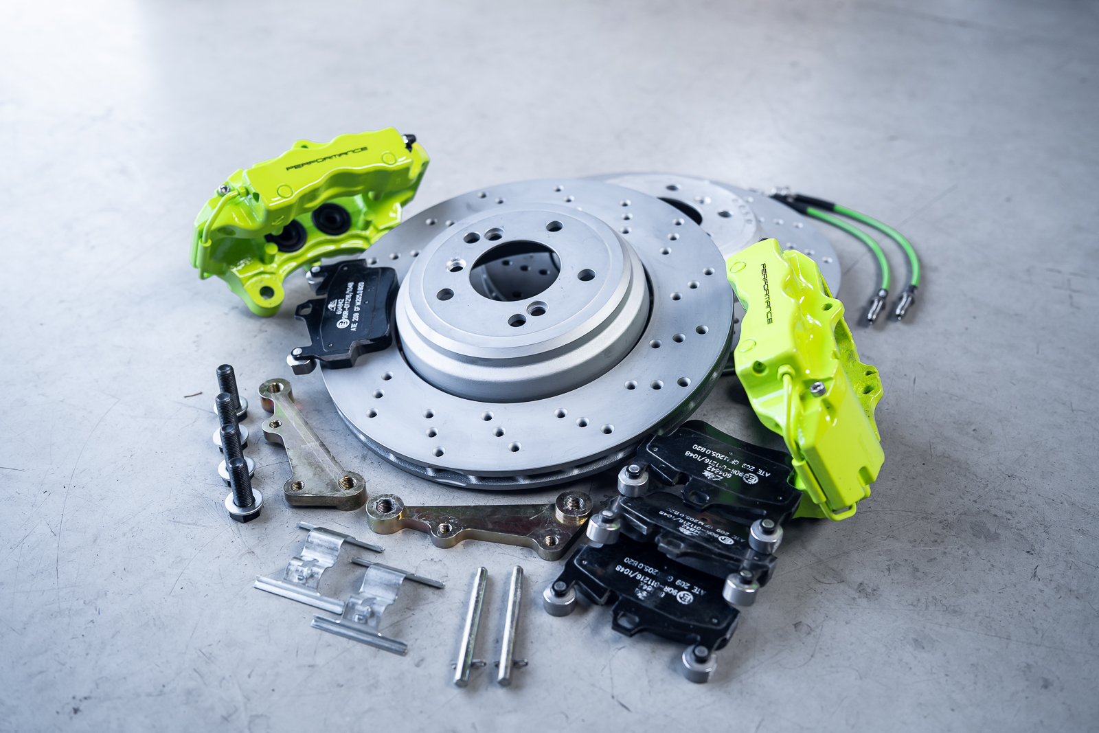 Big Brake Kit Tył Porsche 4 tłoki 350x24mm BMW E90, E91, E92, E93, E81, E82, E87, E88 - obrazek 7