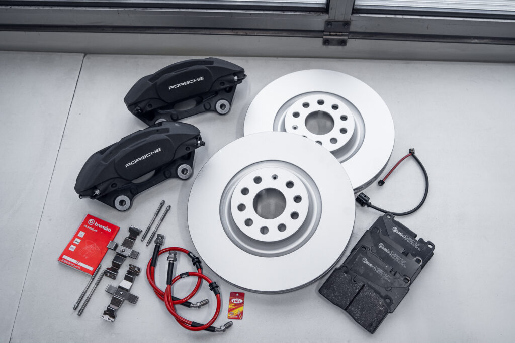 Big Brake Kit do MQB Przód Porsche 4 tłoki 340x30MM (GOLF MK7, AUDI S3 ...