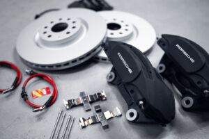 Big Brake Kit do MQB Przód Porsche 4 tłoki 340x30MM (GOLF MK7, AUDI S3 ...