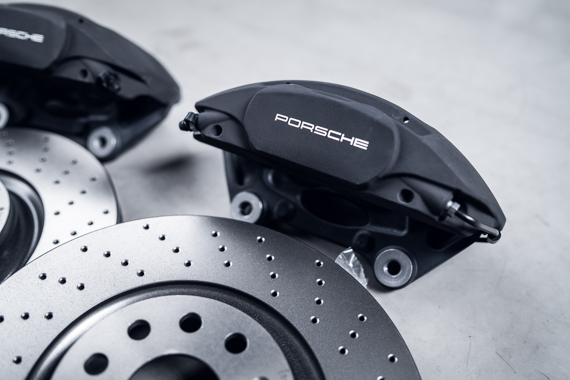 Big Brake Kit MQB Przód Porsche 4 tłoki BREMBO XTRA 340x30MM (GOLF MK7, AUDI S3, CUPRA FORMENTOR) - obrazek 7