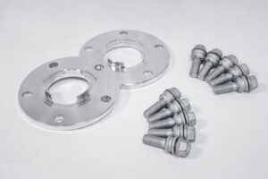 Dystanse 10mm (5x130) z kołnierzem do samochodów marki Porsche. Śruby w zestawie